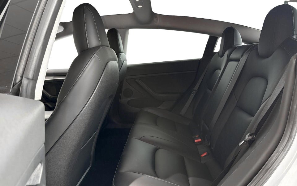 Tesla Model 3 Standard Range+ RWD 4d