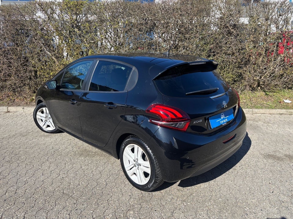 Peugeot 208 1,2 PureTech 82 Allure Sky 5d