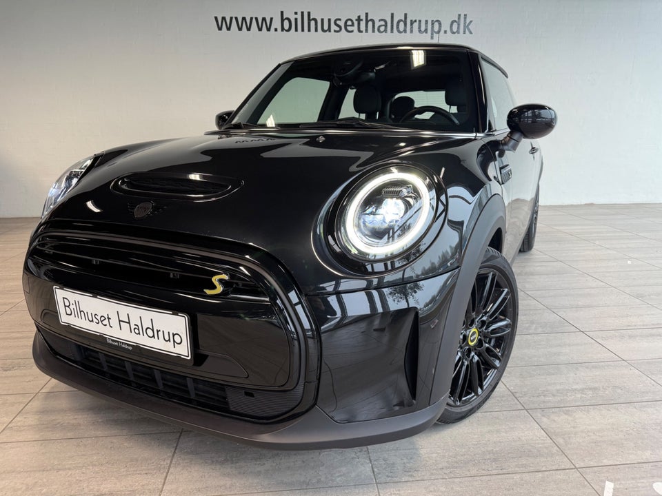 MINI Cooper SE Essential 3d