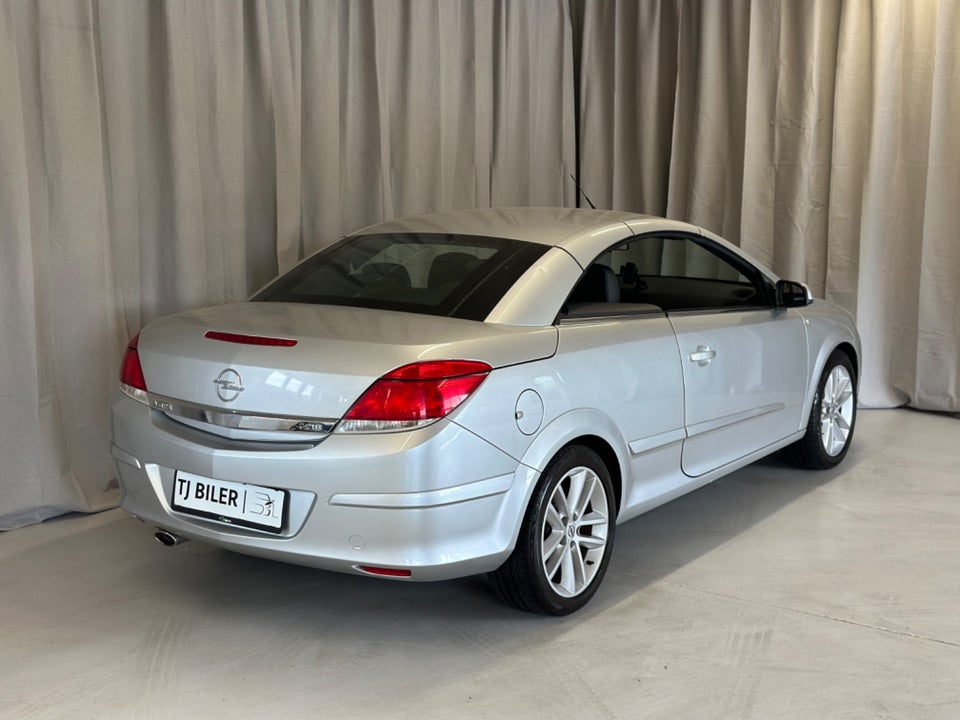 Opel Astra 1,8 16V Cosmo TwinTop 2d