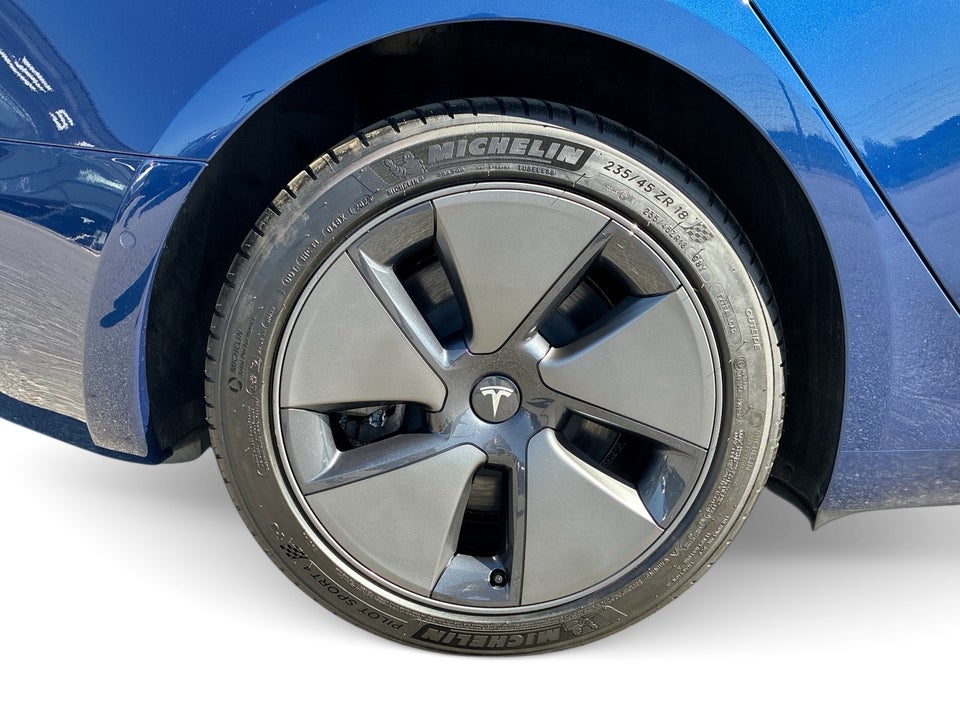 Tesla Model 3 Standard Range+ RWD 4d