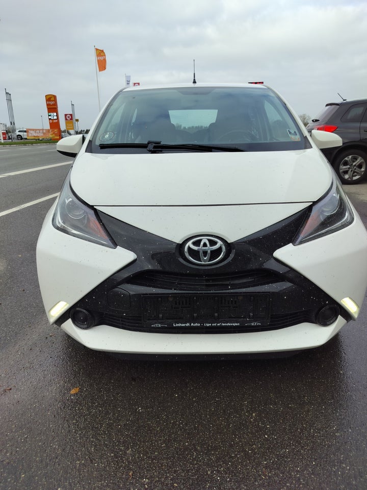 Toyota Aygo 1,0 VVT-i x-play x-touch 5d