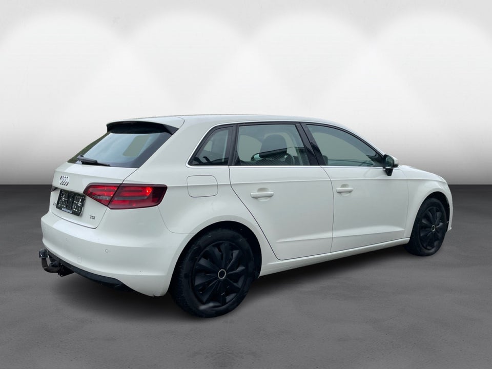 Audi A3 1,6 TDi 110 Attraction Sportback 5d