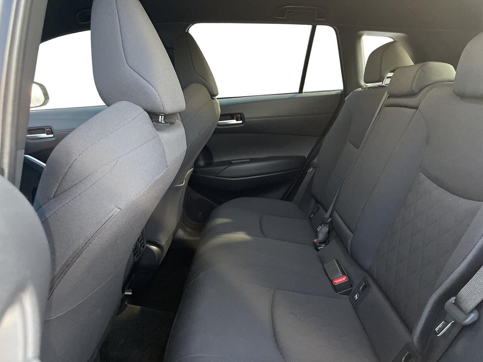 Toyota Corolla Cross 2,0 Hybrid Active CVT 5d