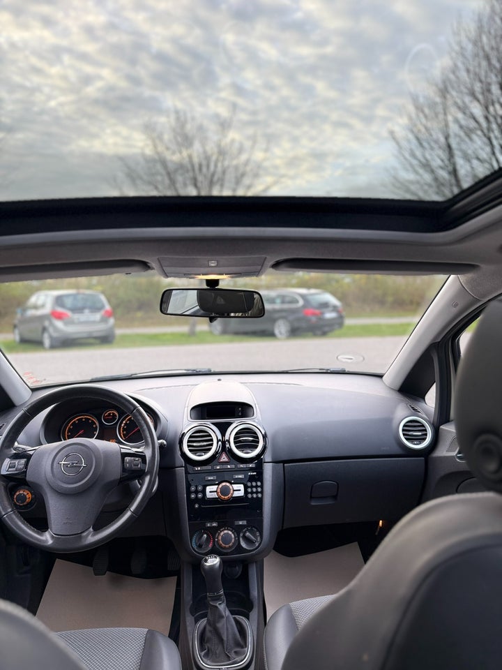 Opel Corsa 1,4 16V Sport 5d