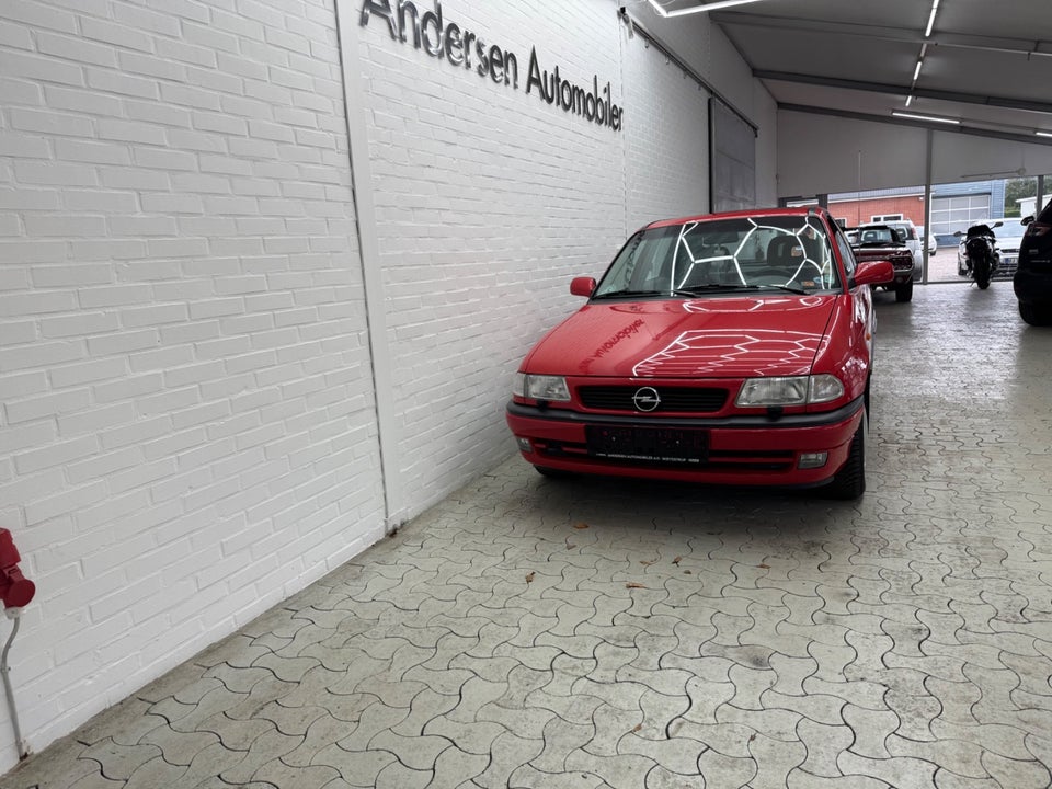 Opel Astra 1,6 Champion 5d