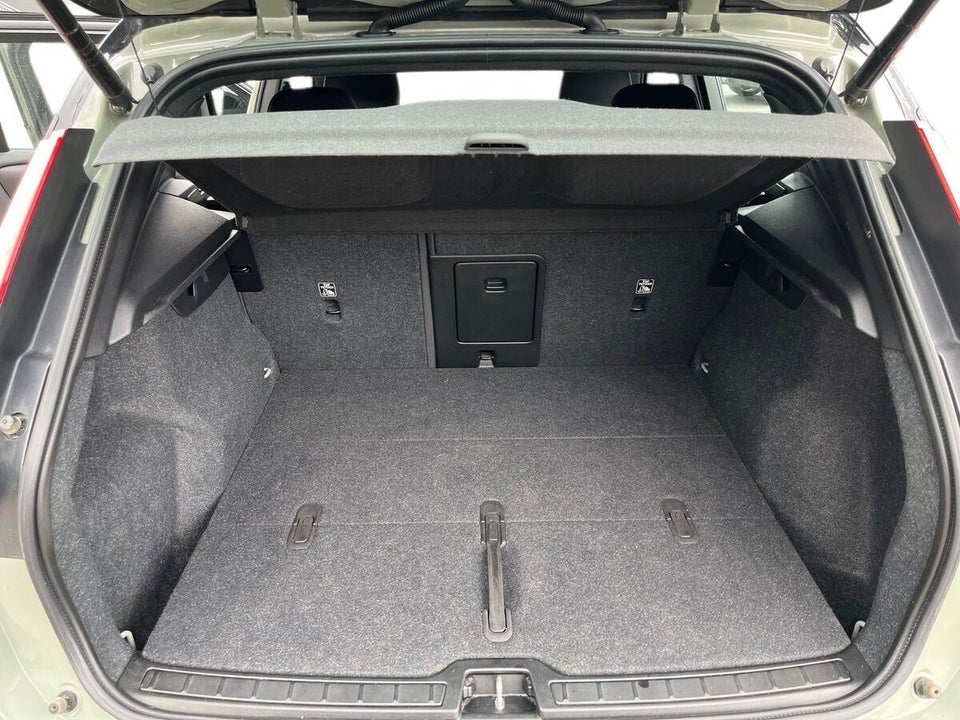 Volvo XC40 ReCharge Extended Range Plus 5d