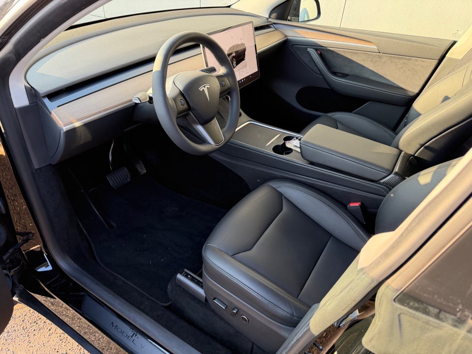 Tesla Model Y RWD 5d