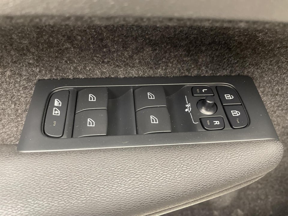 Volvo XC40 ReCharge Extended Range Core 5d