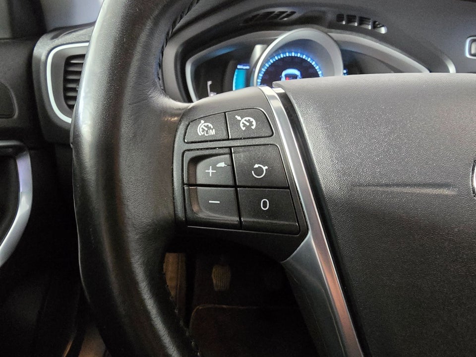 Volvo V40 1,6 D2 115 Momentum 5d