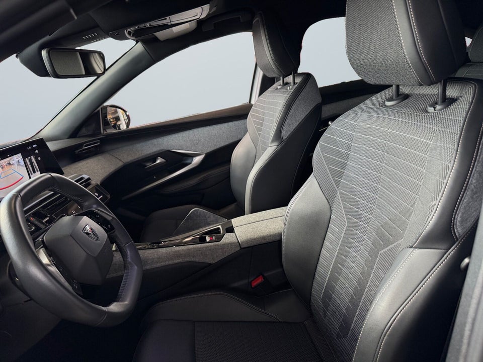 Peugeot e-3008 77 GT Pack 5d