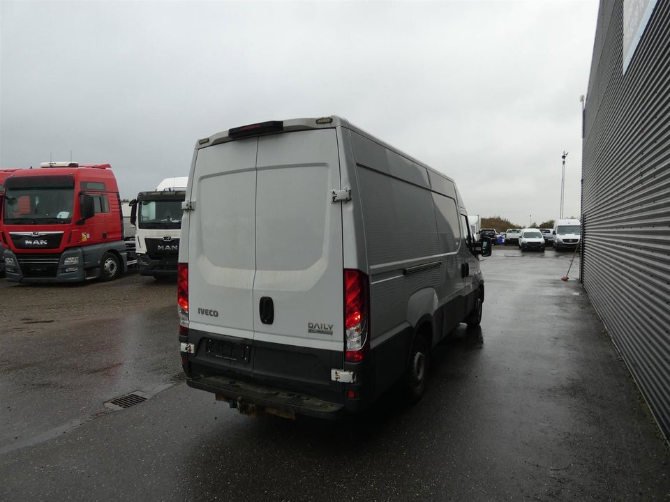 Iveco Daily 2,3 35S16 12m³ Van AG8