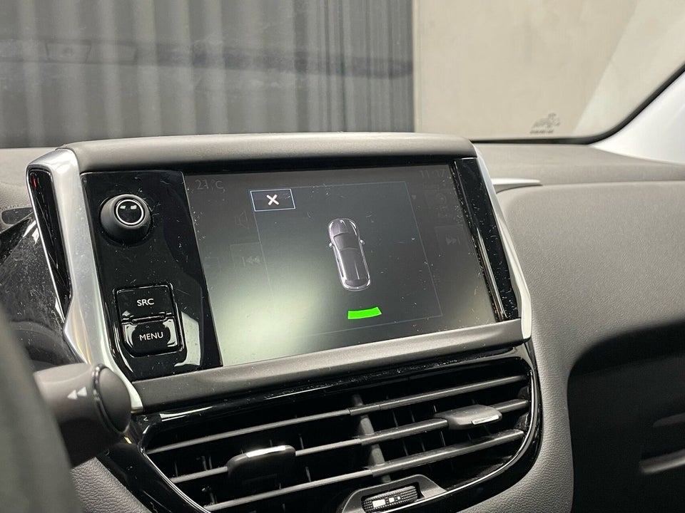 Peugeot 208 1,2 VTi Allure Sky 5d