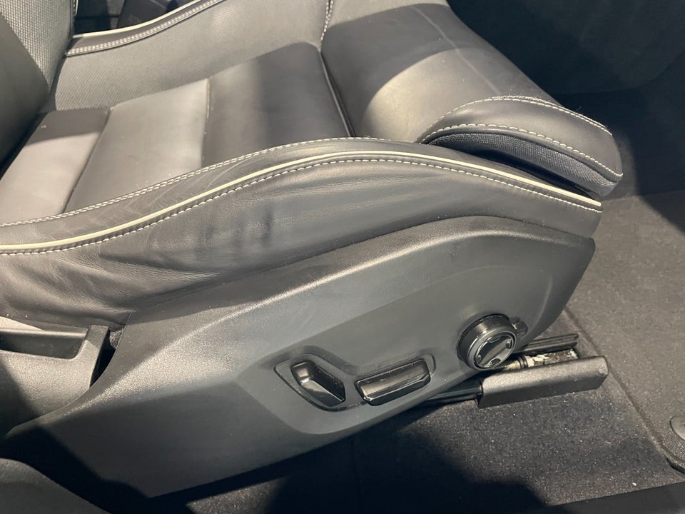 Volvo XC60 2,0 T6 ReCharge Plus Dark aut. AWD 5d