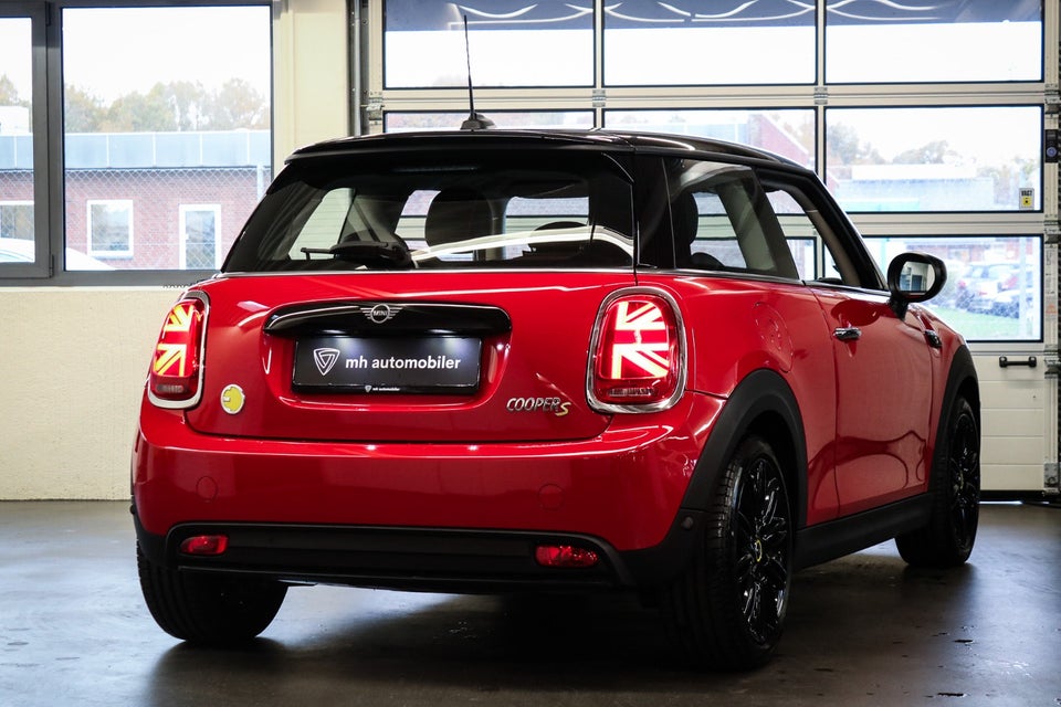 MINI Cooper SE Essential 3d