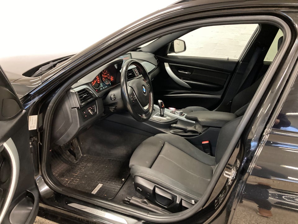 BMW 330d 3,0 Touring Sport Line aut. 5d