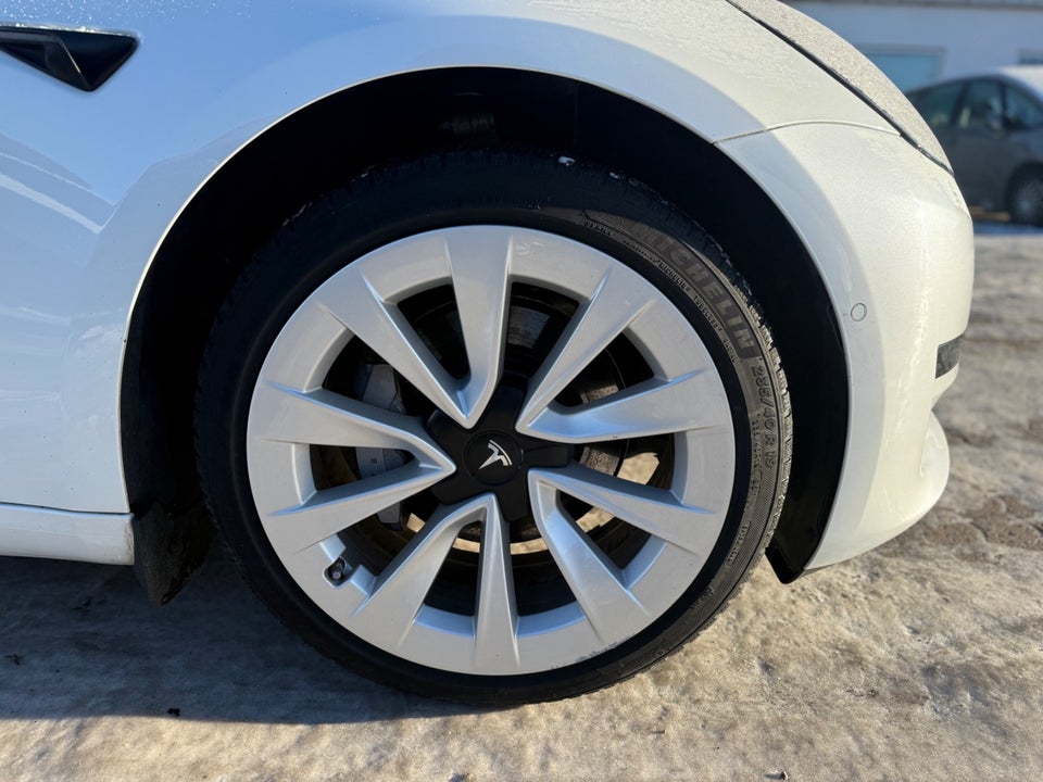 Tesla Model 3 Standard Range+ RWD 4d