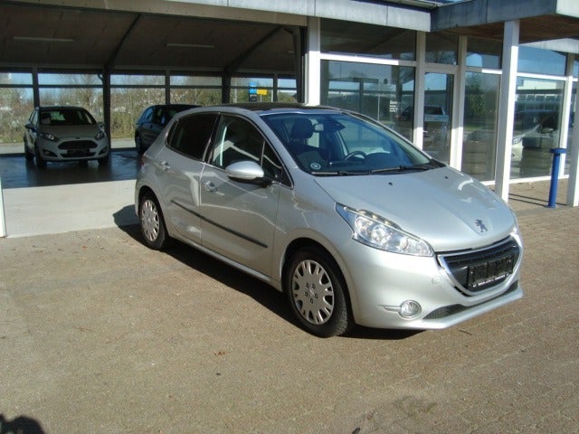 Peugeot 208 1,2 VTi Allure 5d