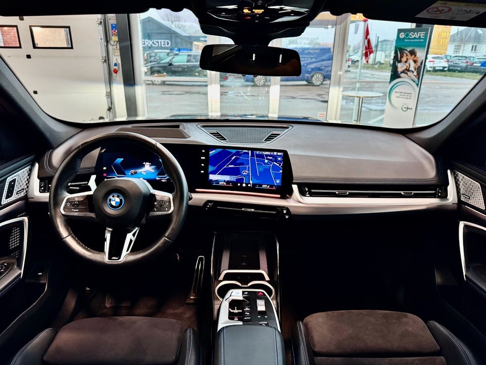 BMW iX1 xDrive30 Fully Charged M-Sport 5d