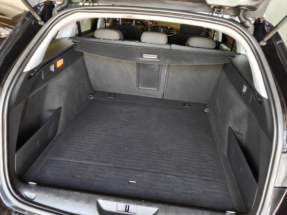 Peugeot 308 1,6 BlueHDi 120 Style Limited SW 5d