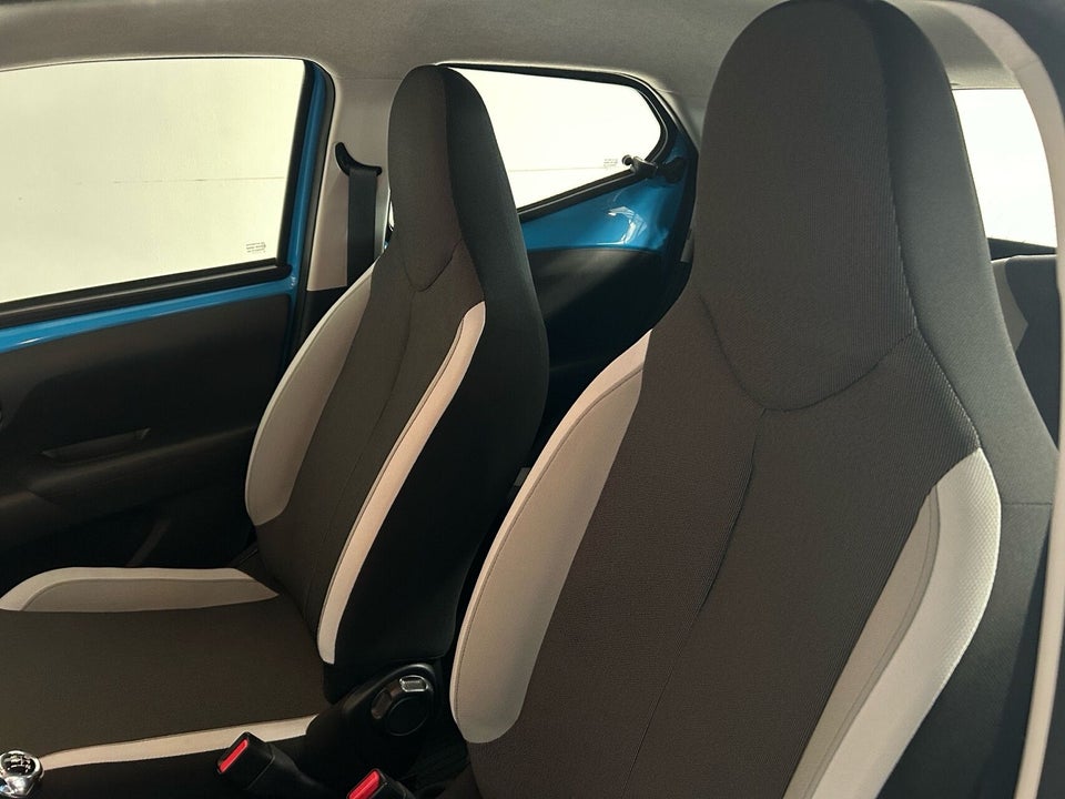 Toyota Aygo 1,0 VVT-i x-play x-touch 5d