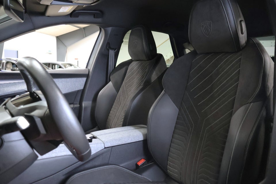 Peugeot e-3008 77 GT 5d