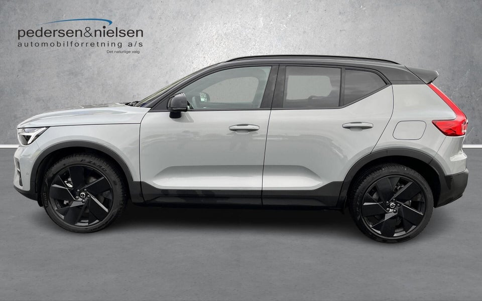 Volvo EX40 Extended Range Black Edition 5d