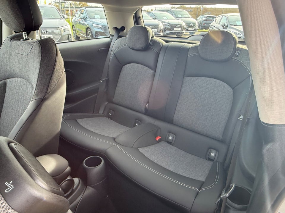 MINI Cooper SE Essential 3d