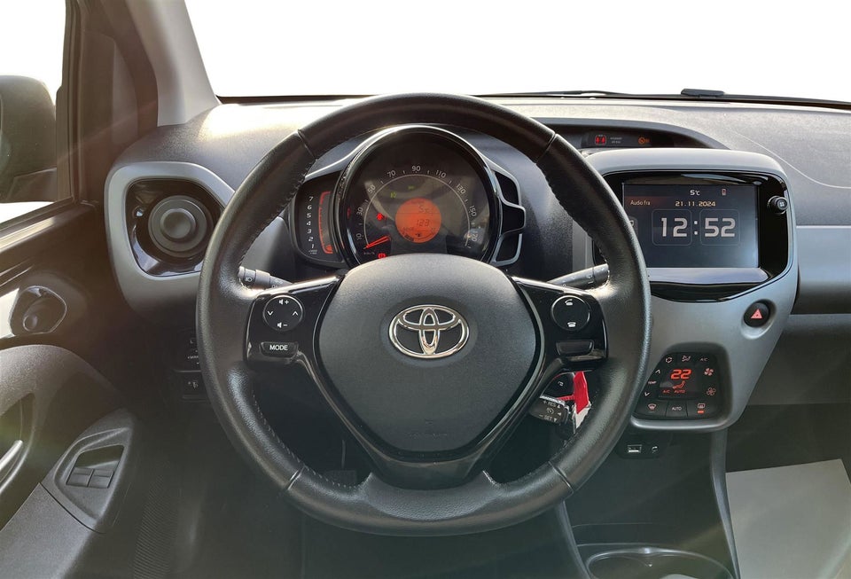 Toyota Aygo 1,0 VVT-i x-press 5d