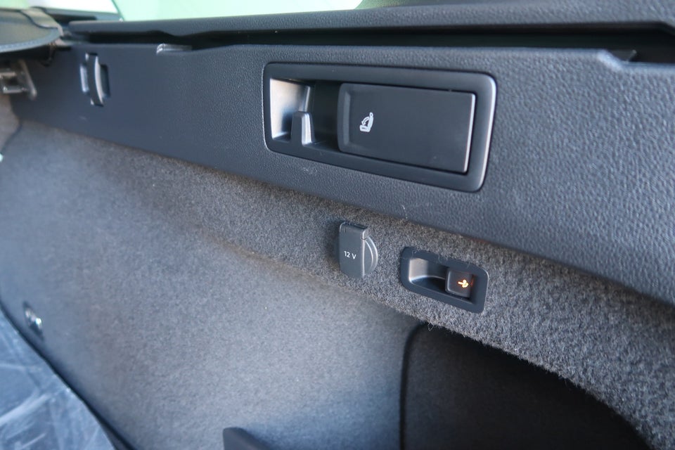 VW Passat 2,0 TDi 240 R-line Variant DSG 4Motion 5d