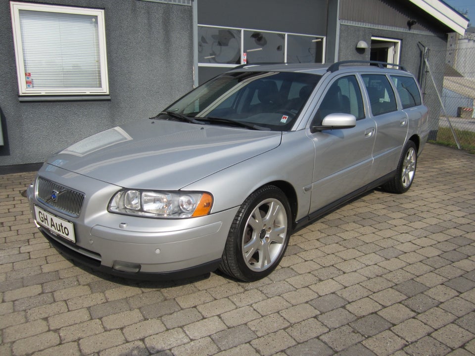 Volvo V70 2,4 170 Momentum aut. 5d