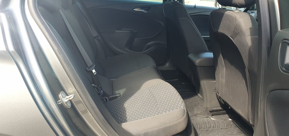 Opel Astra 1,6 CDTi 136 Enjoy Sports Tourer 5d