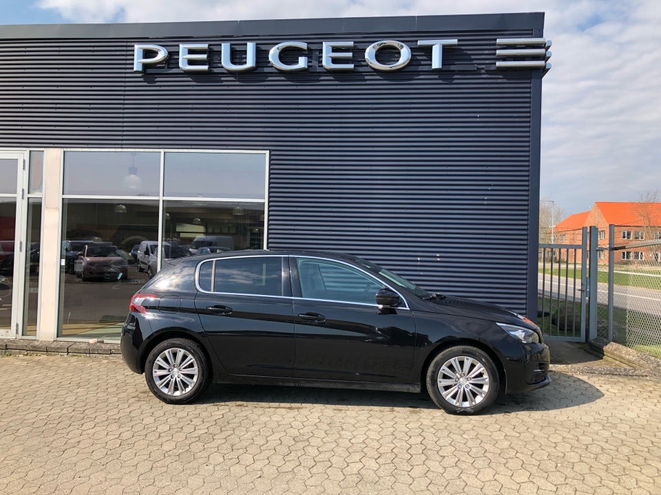 Peugeot 308 1,2 PureTech 130 Selection Sky 5d