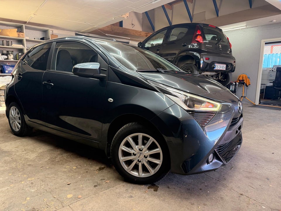 Toyota Aygo 1,0 VVT-i x-play 5d