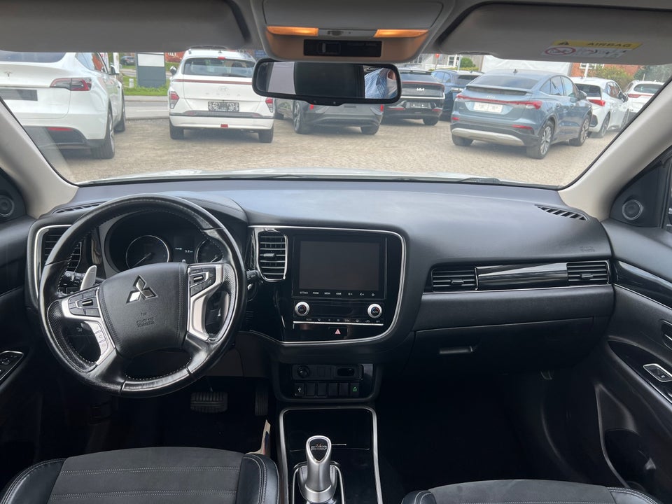 Mitsubishi Outlander 2,4 PHEV Invite+ CVT 4WD 5d