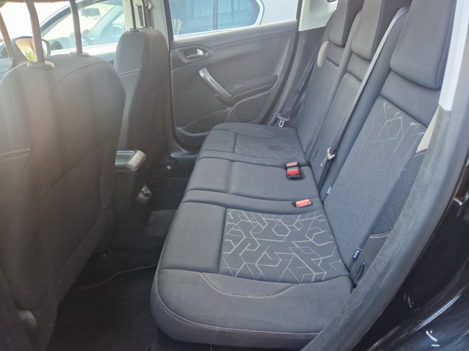 Peugeot 2008 1,2 VTi 82 Active 5d