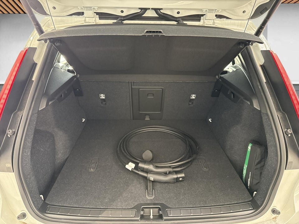 Volvo EX40 Extended Range Plus 5d