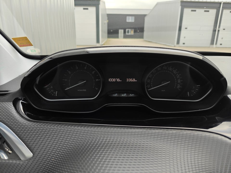 Peugeot 2008 1,2 VTi 82 Active Sky 5d