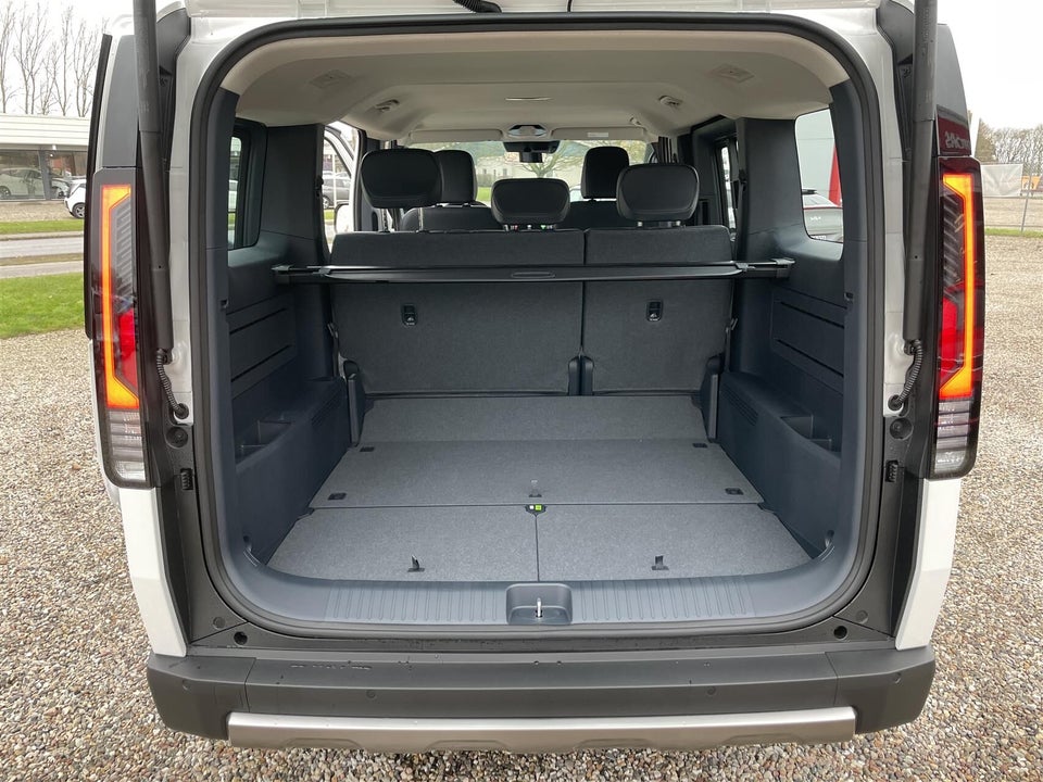 Kia PV5 71 Long Range Upgrade 5d