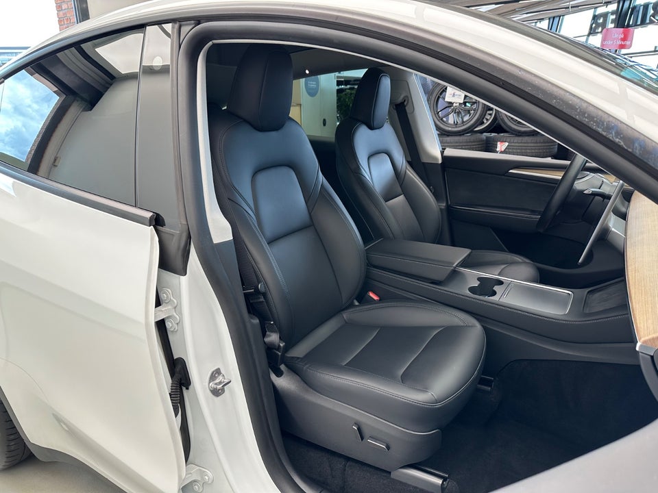 Tesla Model Y Long Range AWD 5d
