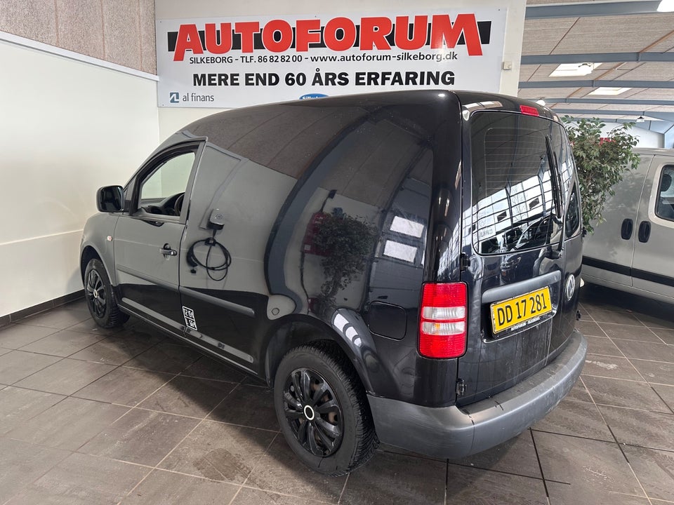 VW Caddy 1,6 TDi 102 Basis BMT Van 5d