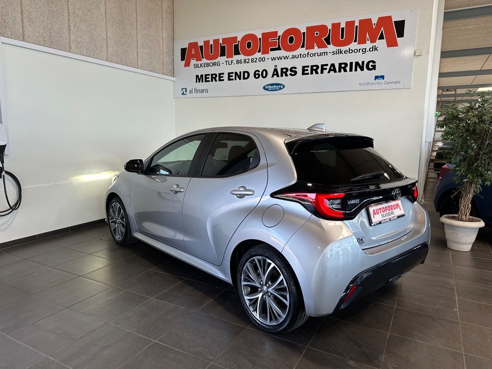 Toyota Yaris 1,5 Hybrid Executive e-CVT 5d