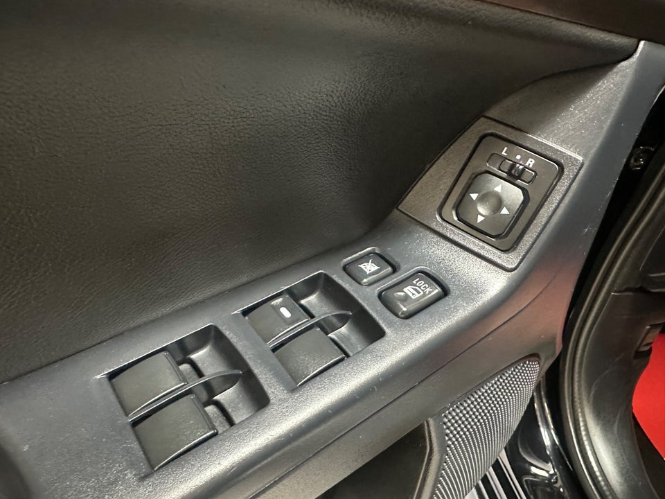 Mitsubishi Lancer 1,6 Invite SportBack 5d