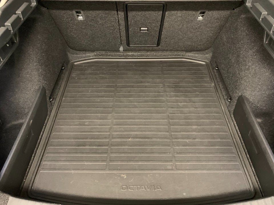 Skoda Octavia 1,5 eTSi 150 Selection DSG 5d