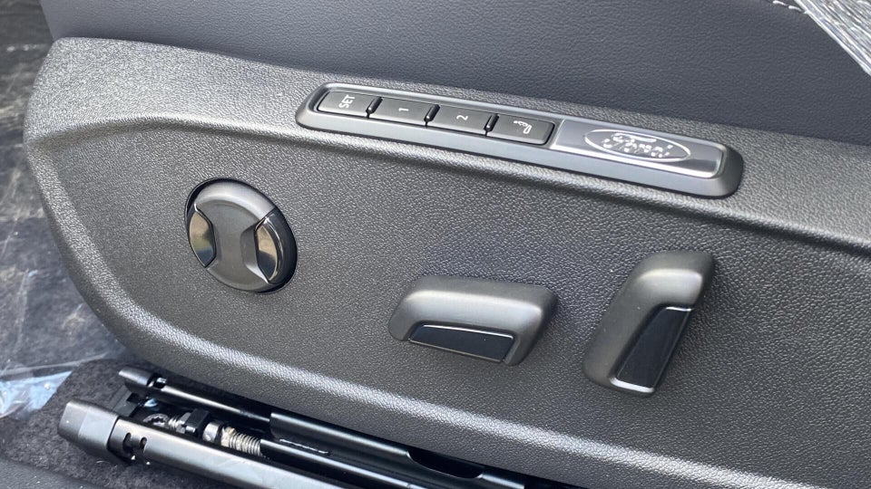 Ford Capri 82 Select Extended Range 5d