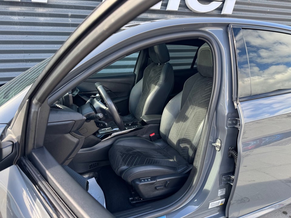Peugeot e-208 54 GT Sky 5d