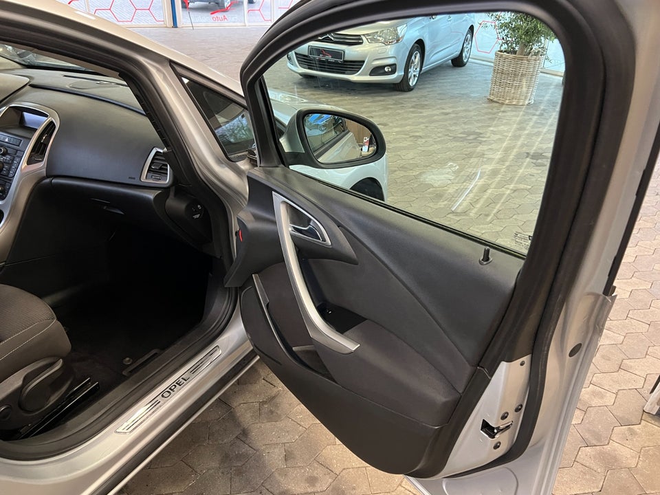 Opel Astra 1,4 T 140 Enjoy Sports Tourer 5d