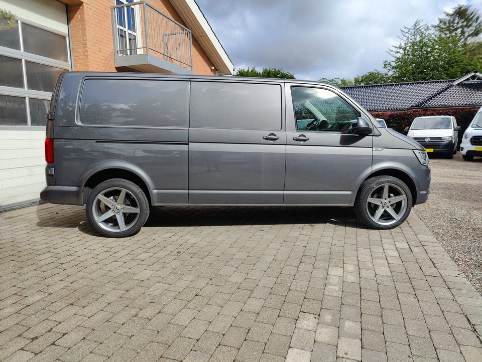 VW Transporter 2,0 TDi 150 Kassevogn DSG lang