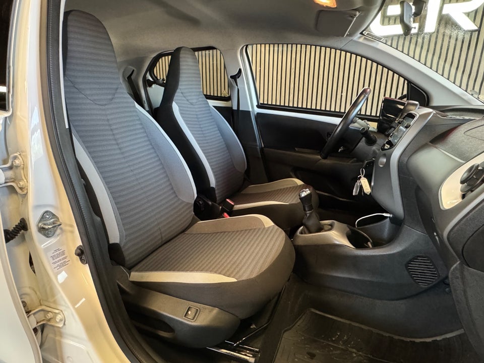 Toyota Aygo 1,0 VVT-i x-press 5d