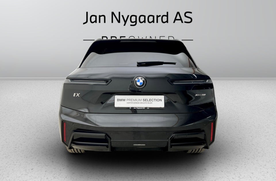 BMW iX xDrive60 Fully Charged 5d